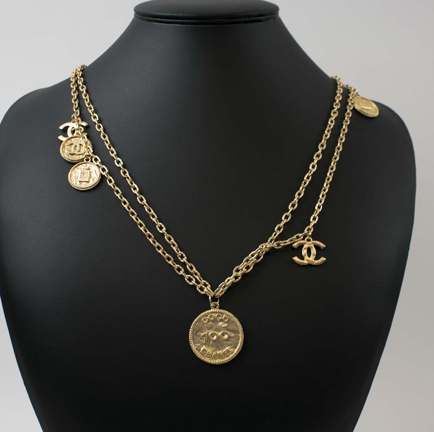 CHANEL 'COIN' NECKLACE, gold tone, plus a pair of matching