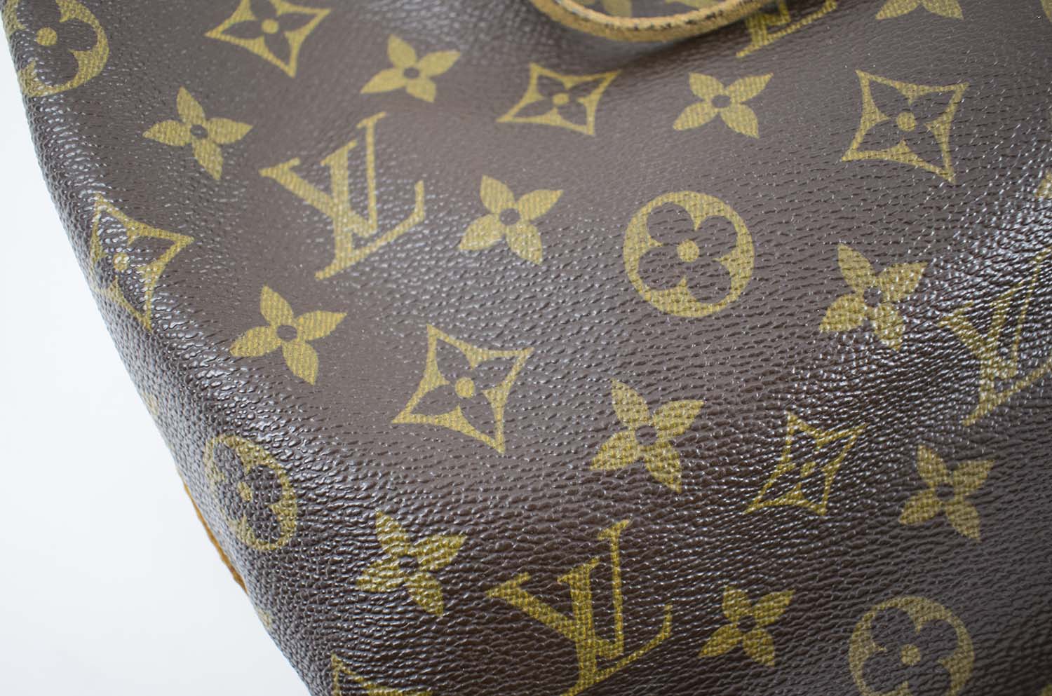 Sold at Auction: Louis Vuitton, Louis Vuitton - NEW - On the go MM - Black/Beige  Embossed Leather Tote w/ Strap