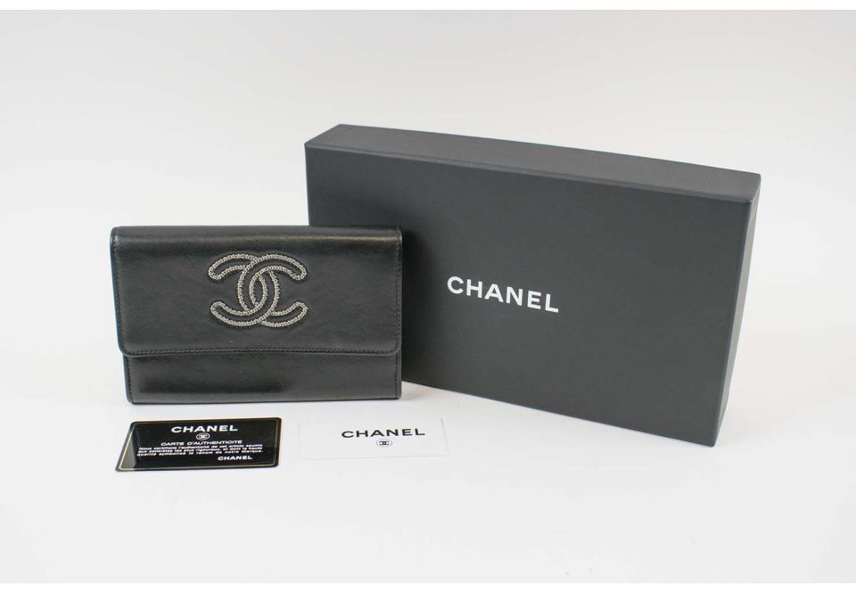 CHANEL COIN PURSE CARDHOLDER WALLET, black leather with iconic CC logo at  the front, button closure with internal zip pocket and cardholder, silver  tone hardware, authenticity card 11437220, with dust bag and