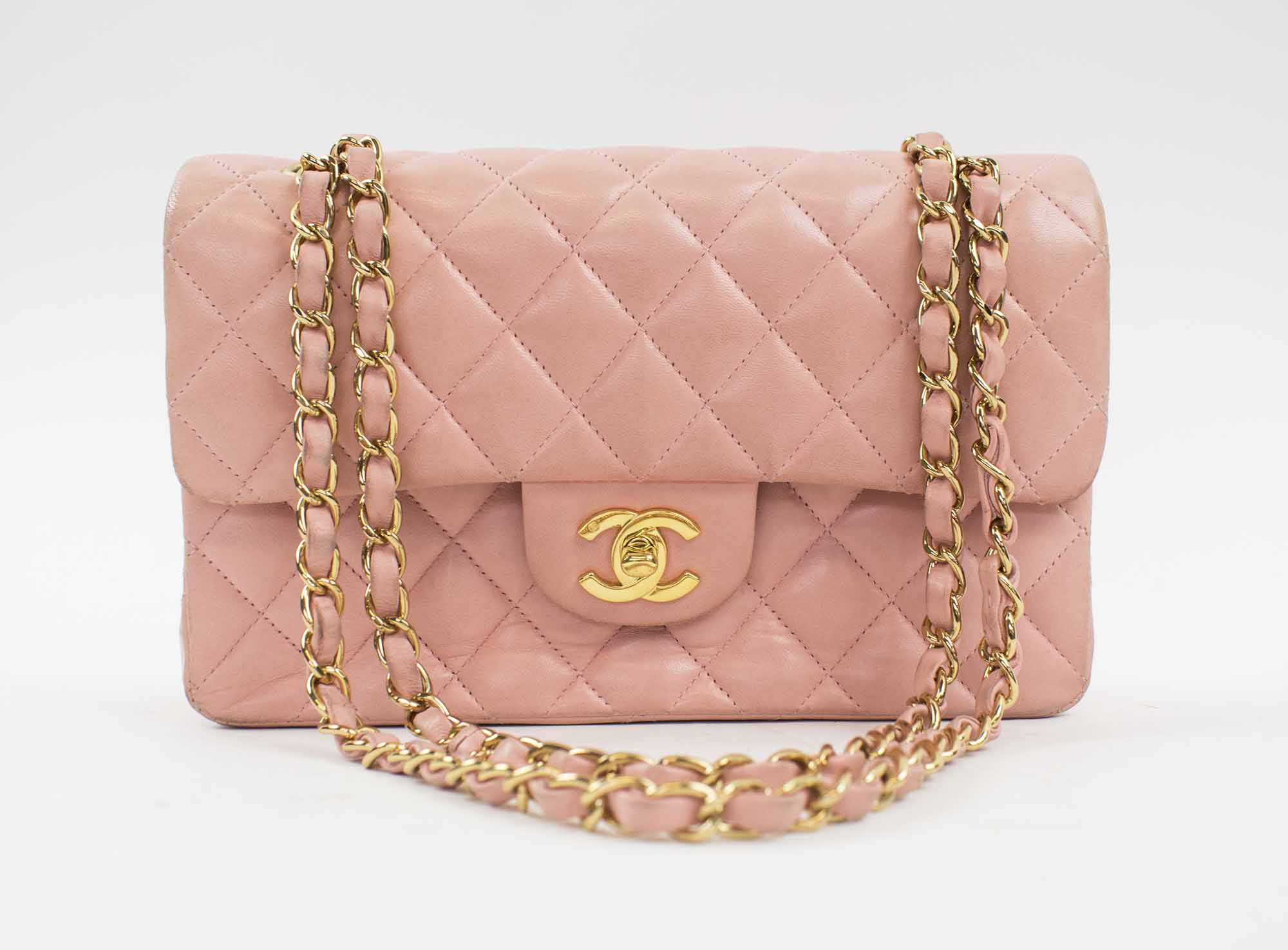 CHANEL SMALL CLASSIC FLAP HANDBAG, with quilted pink leather with  interlocked CC lock, gold tone hardware and leather woven chain strap,  authenticity card 9508026, with dust bag and box, 23cm x 6,5cm