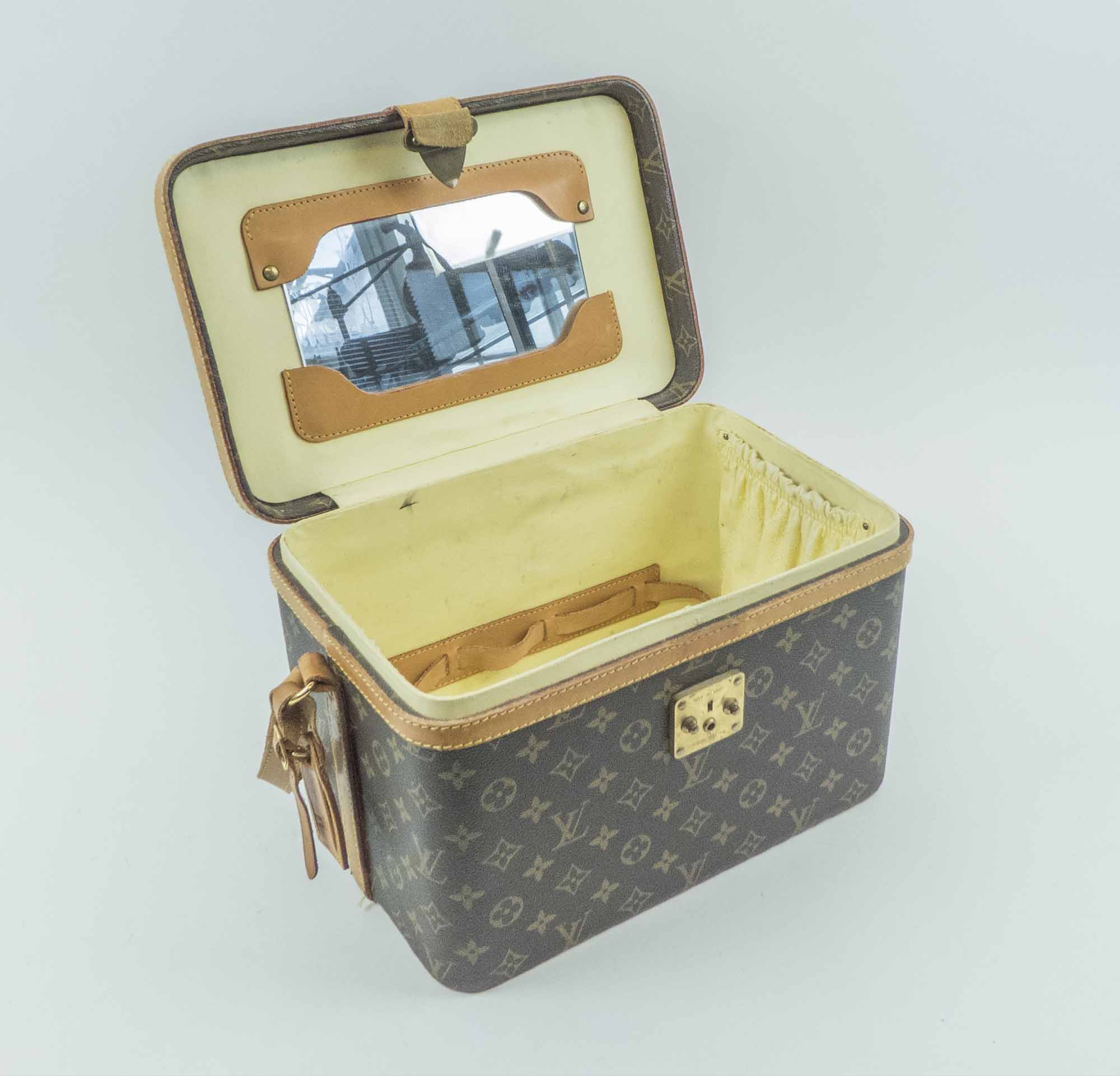 Sold at Auction: Louis Vuitton Vintage Toiletry Train Case