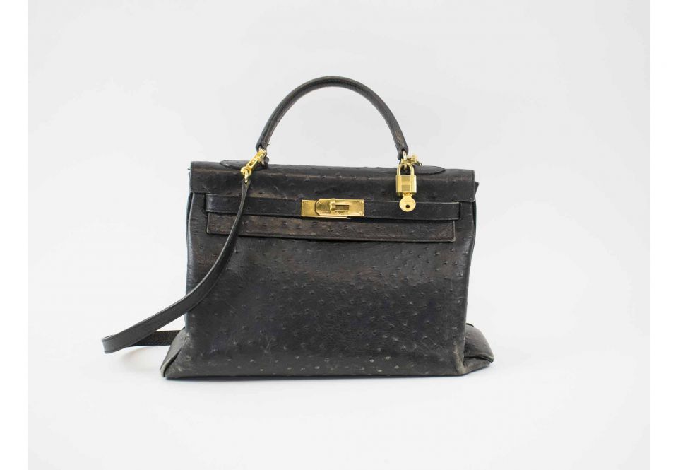 HERMÈS KELLY OSTRICH 32 BAG, black leather with gold hardware