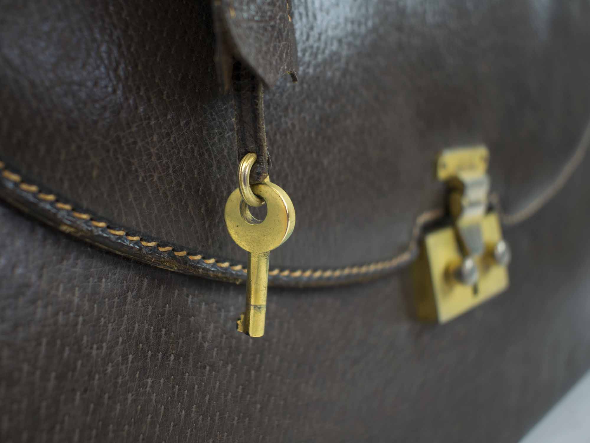 Gucci Vintage Purse Crossbody Bag with Lock & Gold KEYS Black