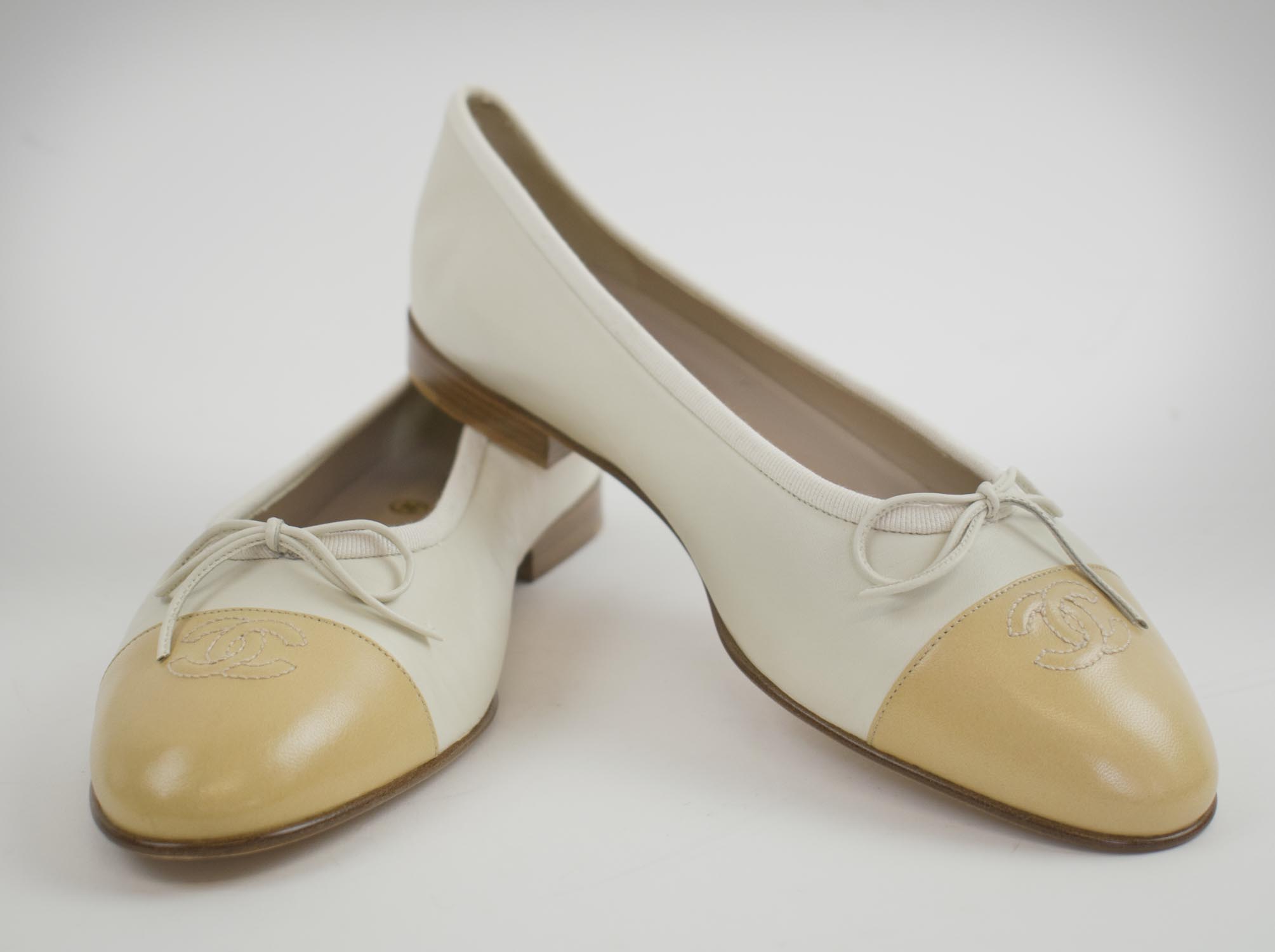 Lot 180 - Chanel Two Tone Ballet Pumps, classic style