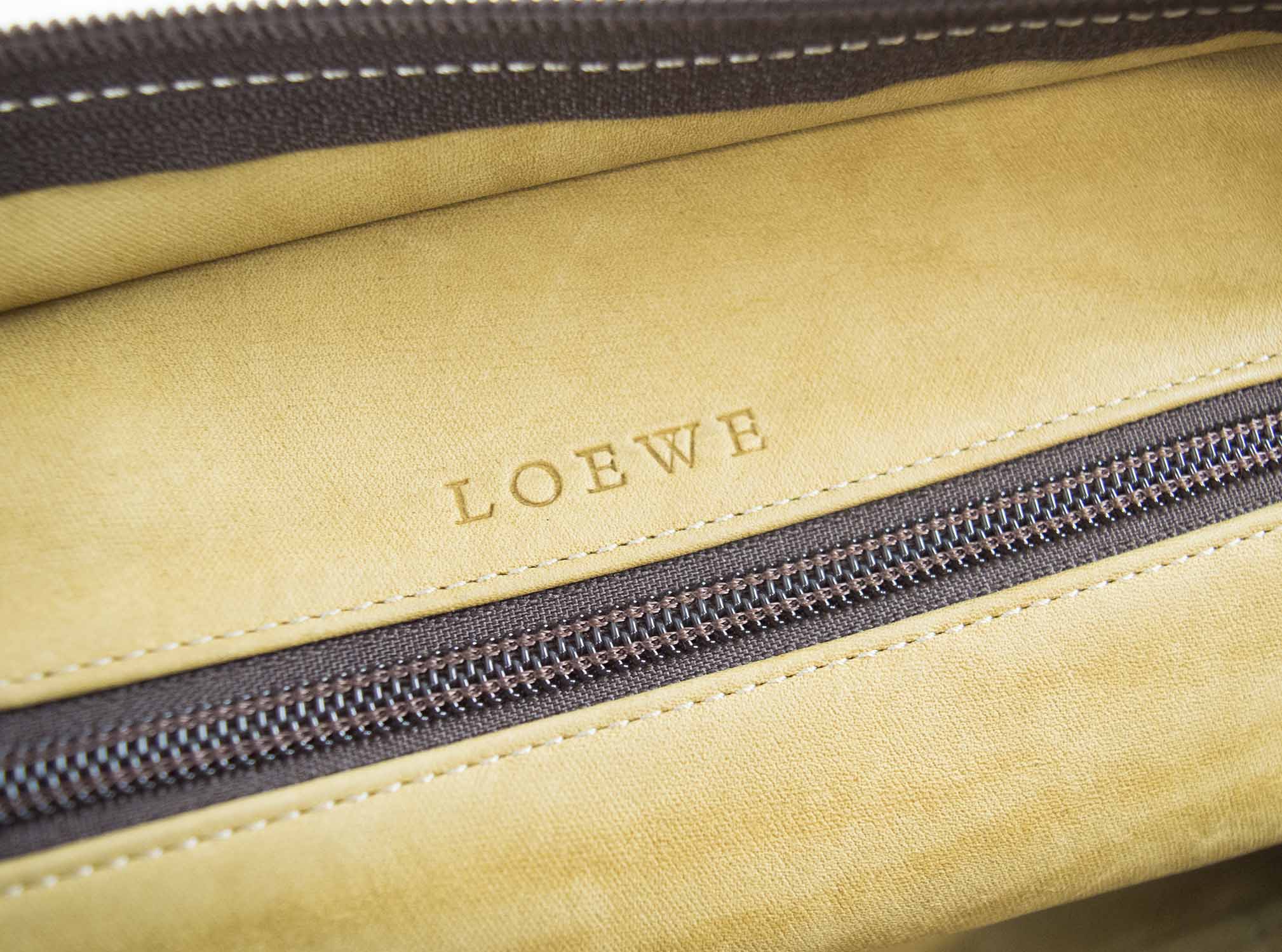 LOEWE beige suede pochette bag – Vintage Carwen