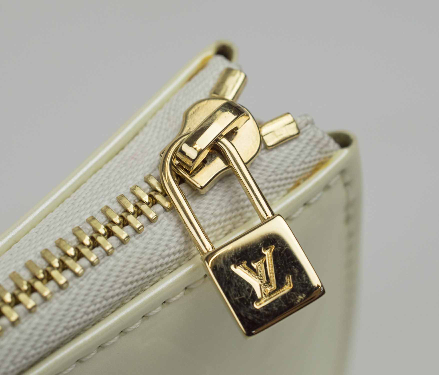 Louis Vuitton Navona Pochette Accessoires Damier - ShopStyle Clutches