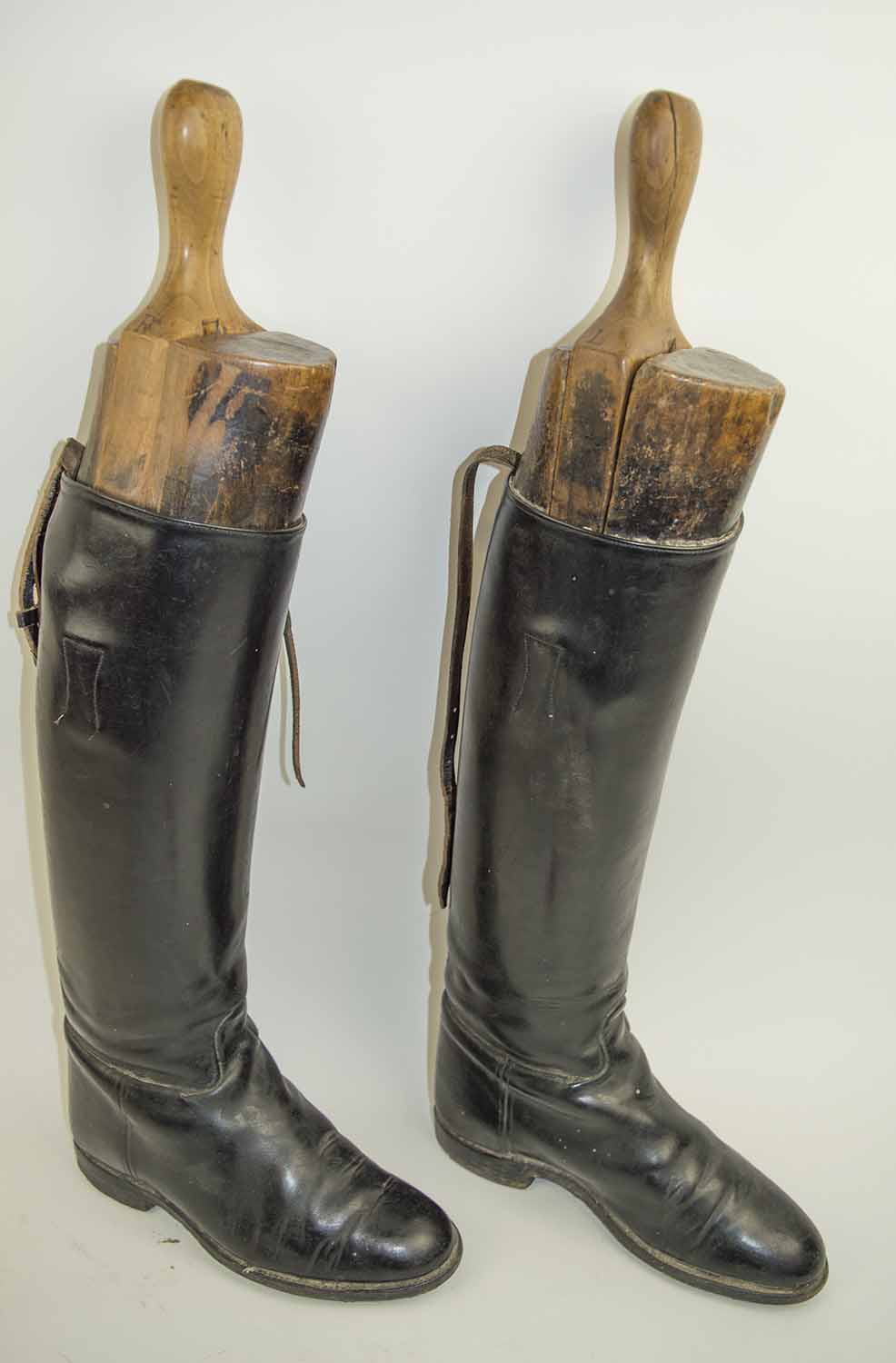 A PAIR OF ANTIQUE WOOD BOOT JACKS. (2)