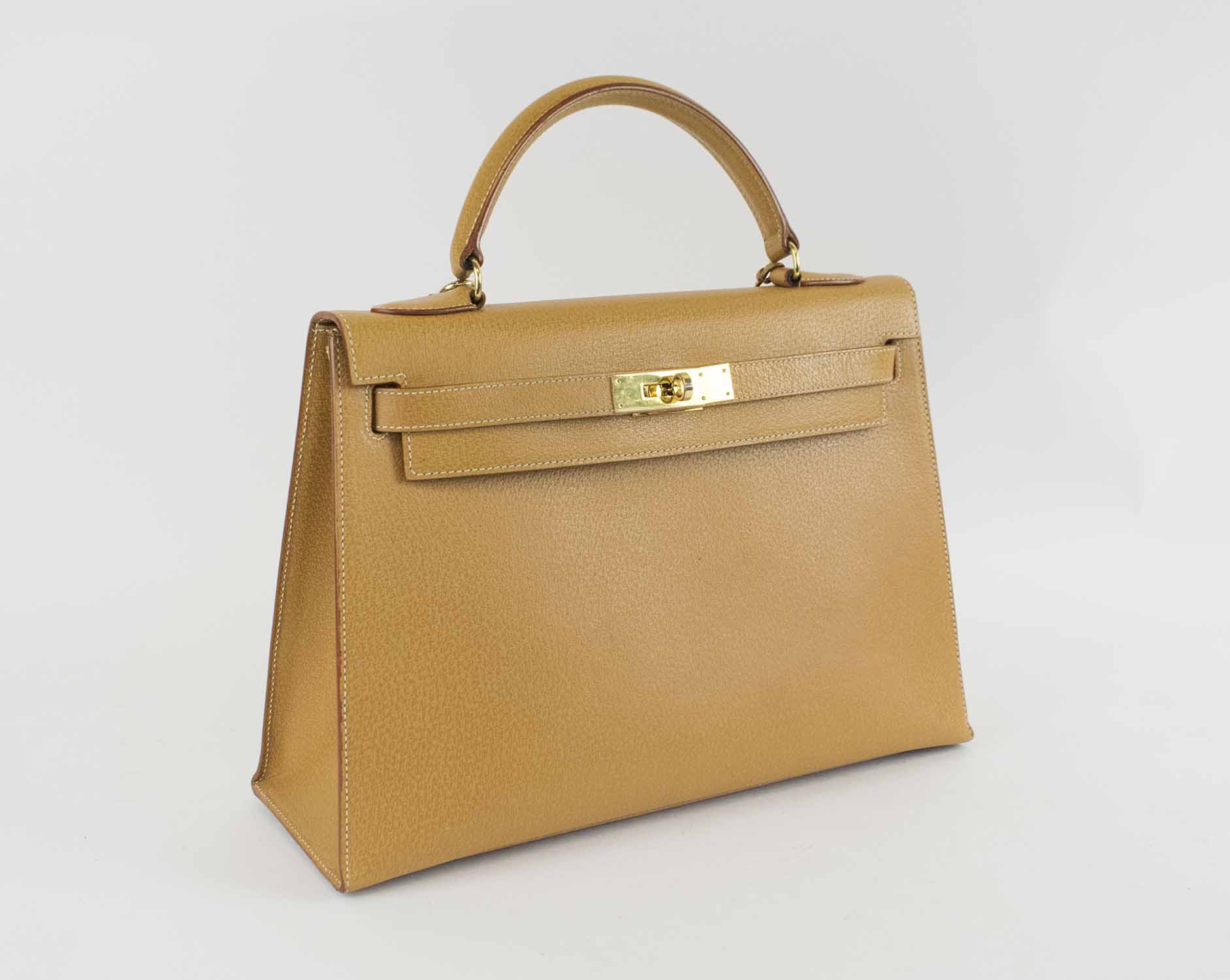 LEDERER DE PARIS 32 KELLY BAG, leather with gold tone hardware