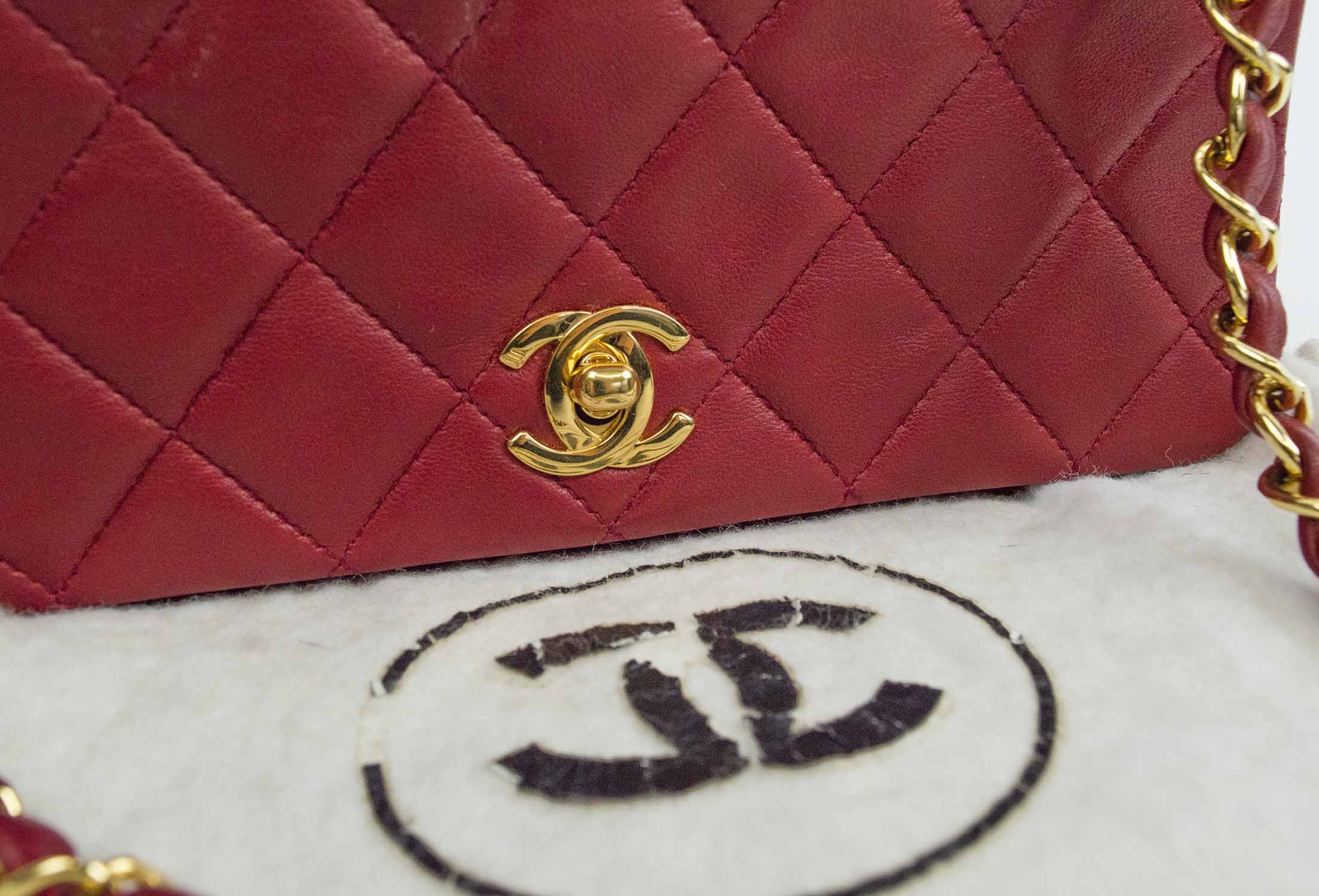chanel vintage hobo bag leather